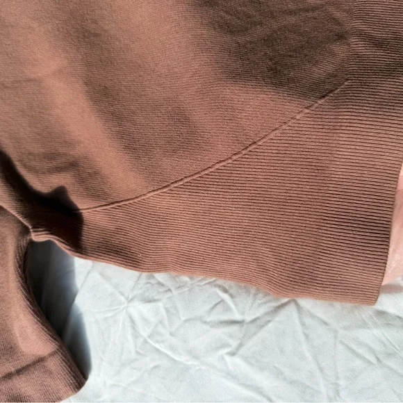 NEW Everlane ribbed cropped workout top - Picture 3 of 11